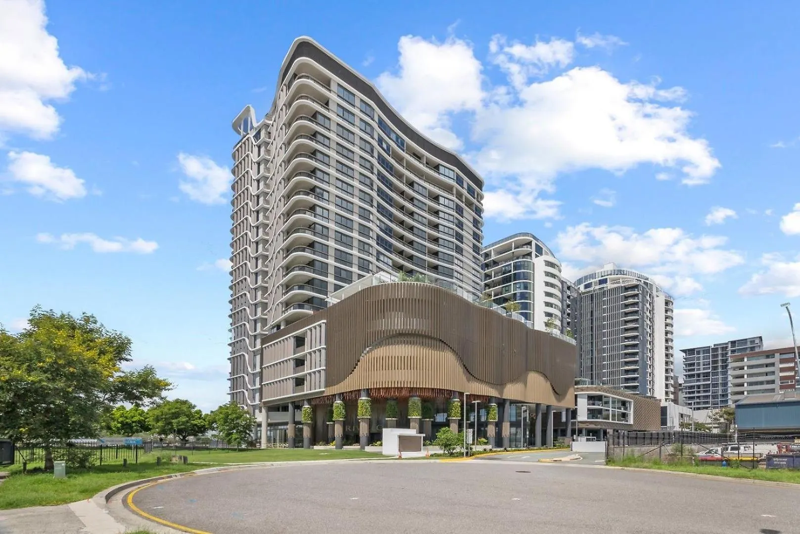 Rivello Apartments - Free Secure Car Parking Brisbane